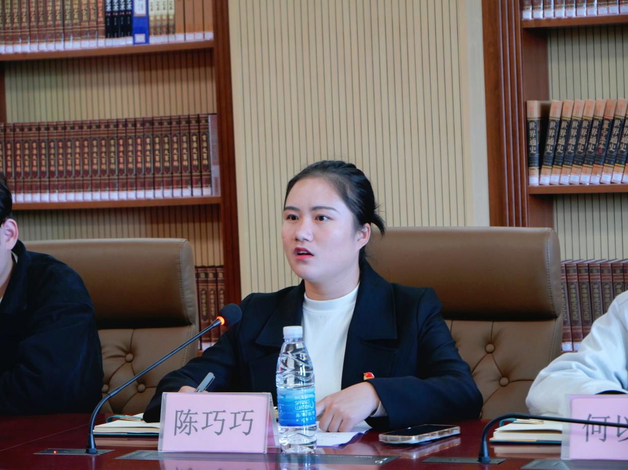 图为广州华商学院团委副书记陈巧巧发言