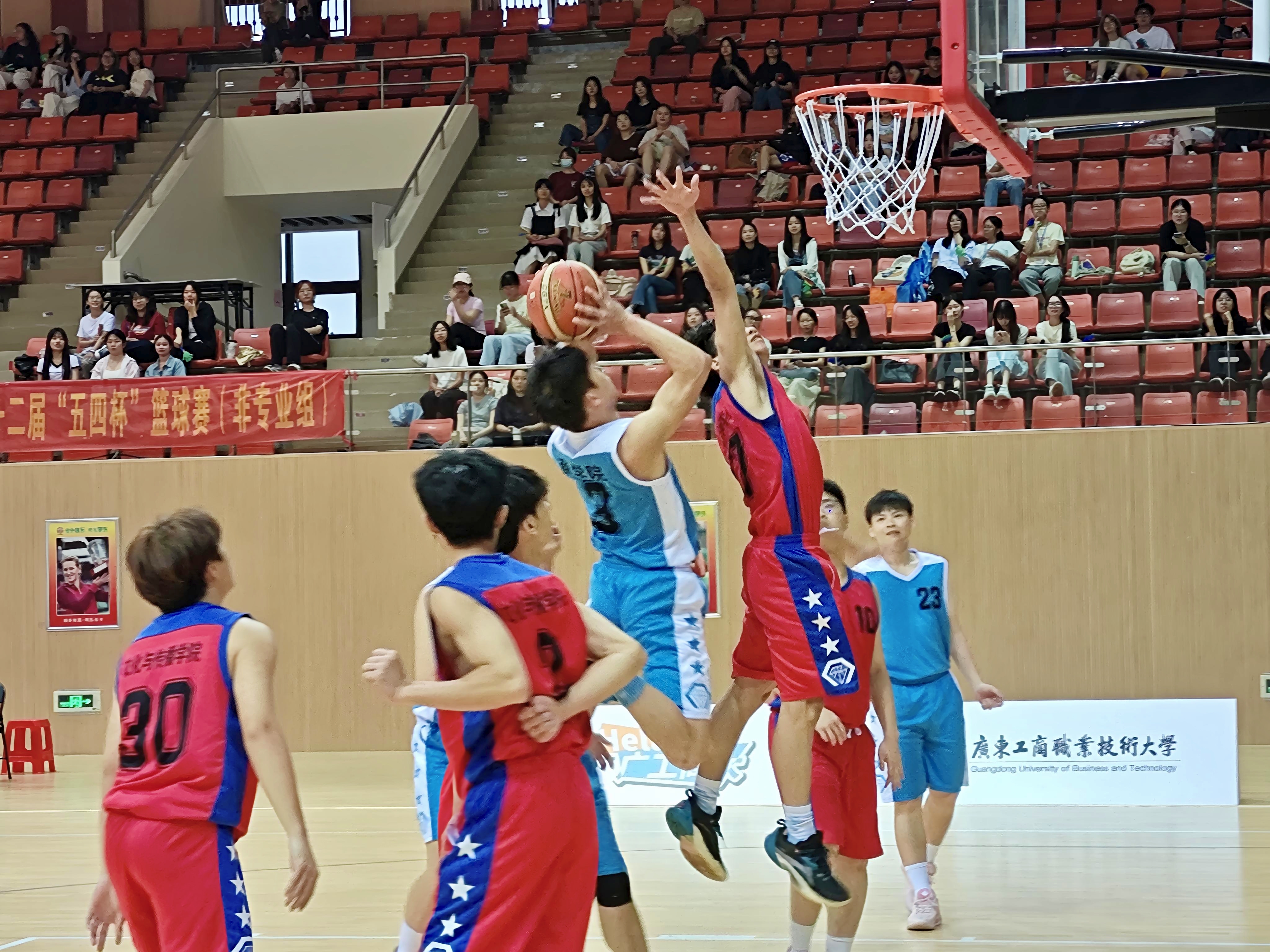 图为男子季军赛:商学院VS文化与传播学院