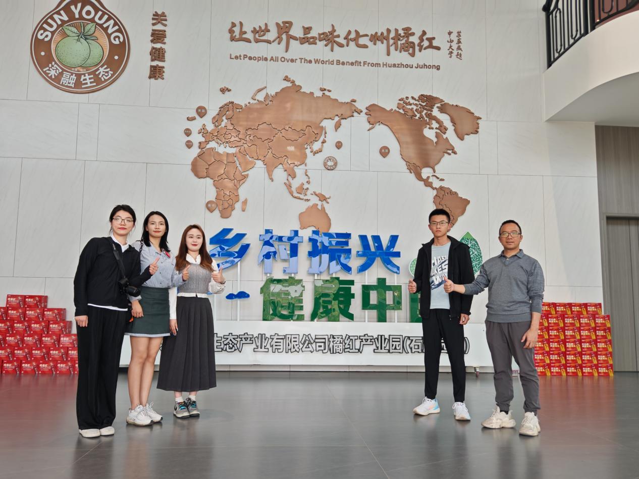 图为全体合照