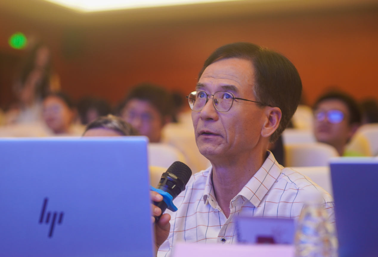 图为评委韩治国