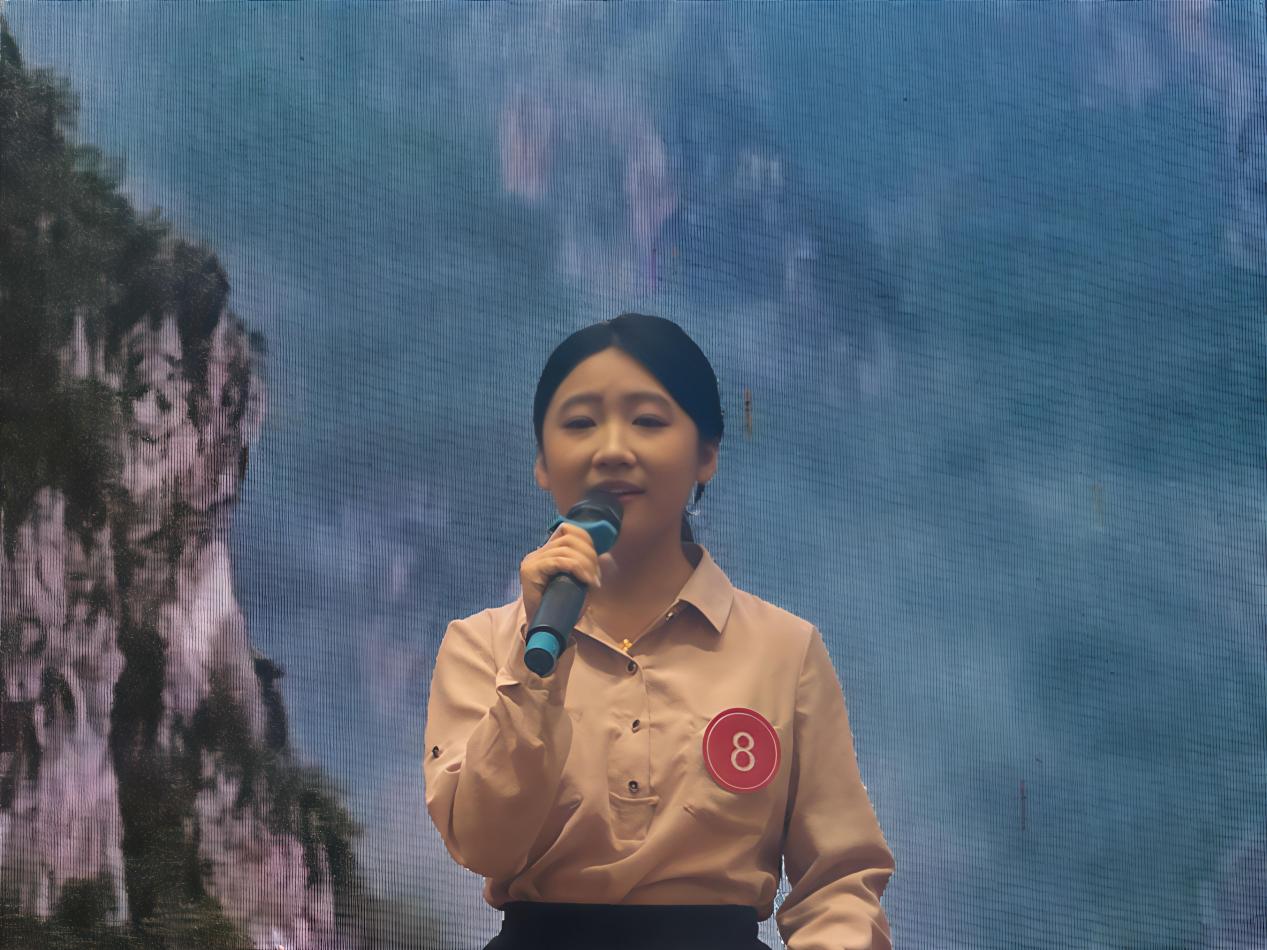 图为一等奖获得者蔡慧欣