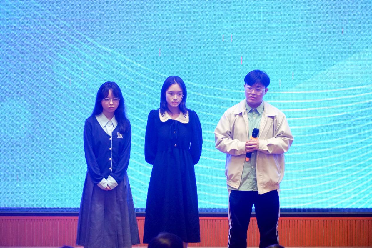 图为项目团队参加校赛