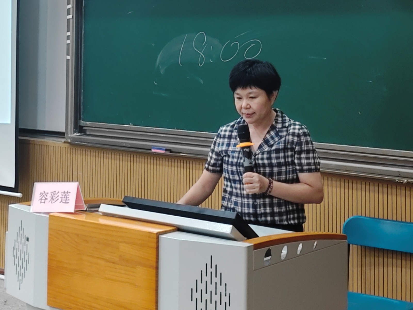 D:\我的文档\Desktop\会议回顾丨我校健康使者工作队关于基孔肯雅热技能培训会议圆满完成(2025.10.14)\2.jpg
