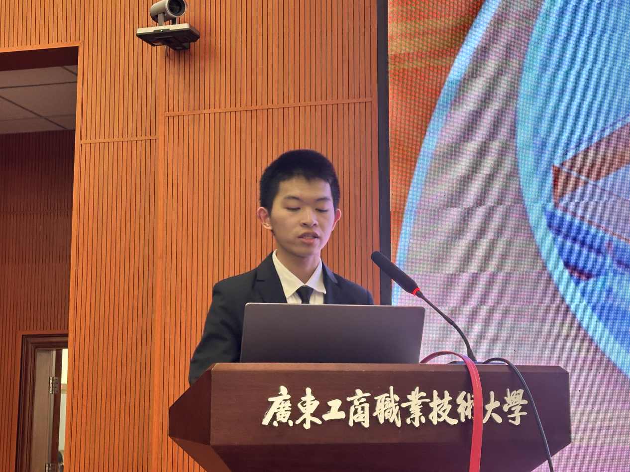 图为主席团候选人竞选演讲3