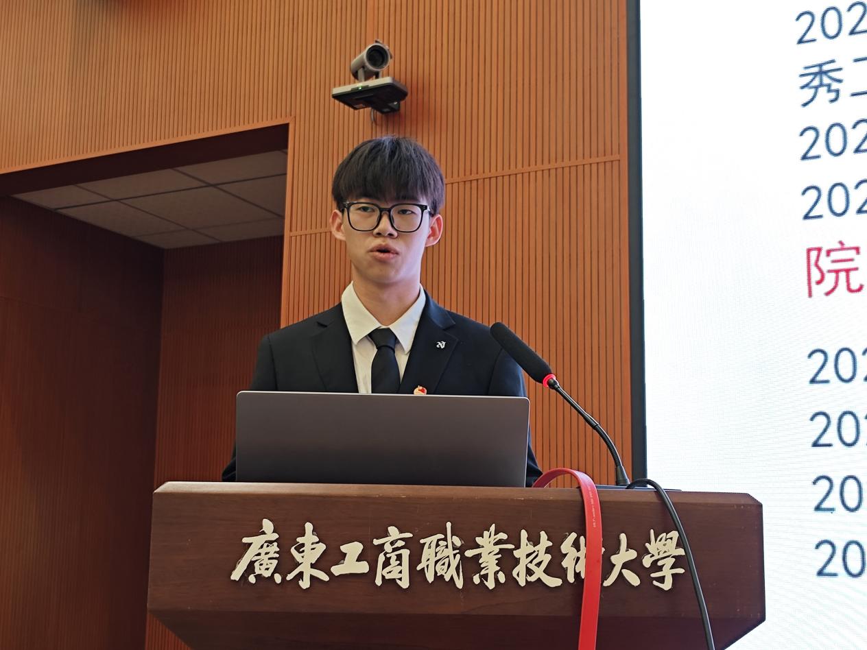 图为主席团候选人竞选演讲4