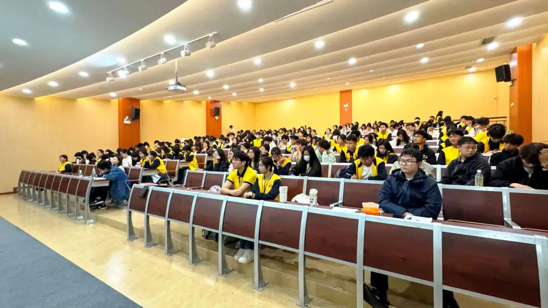 D:\我的文档\Desktop\深学细悟全会精神,挺膺担当时代使命-2025年12月10日\10.png