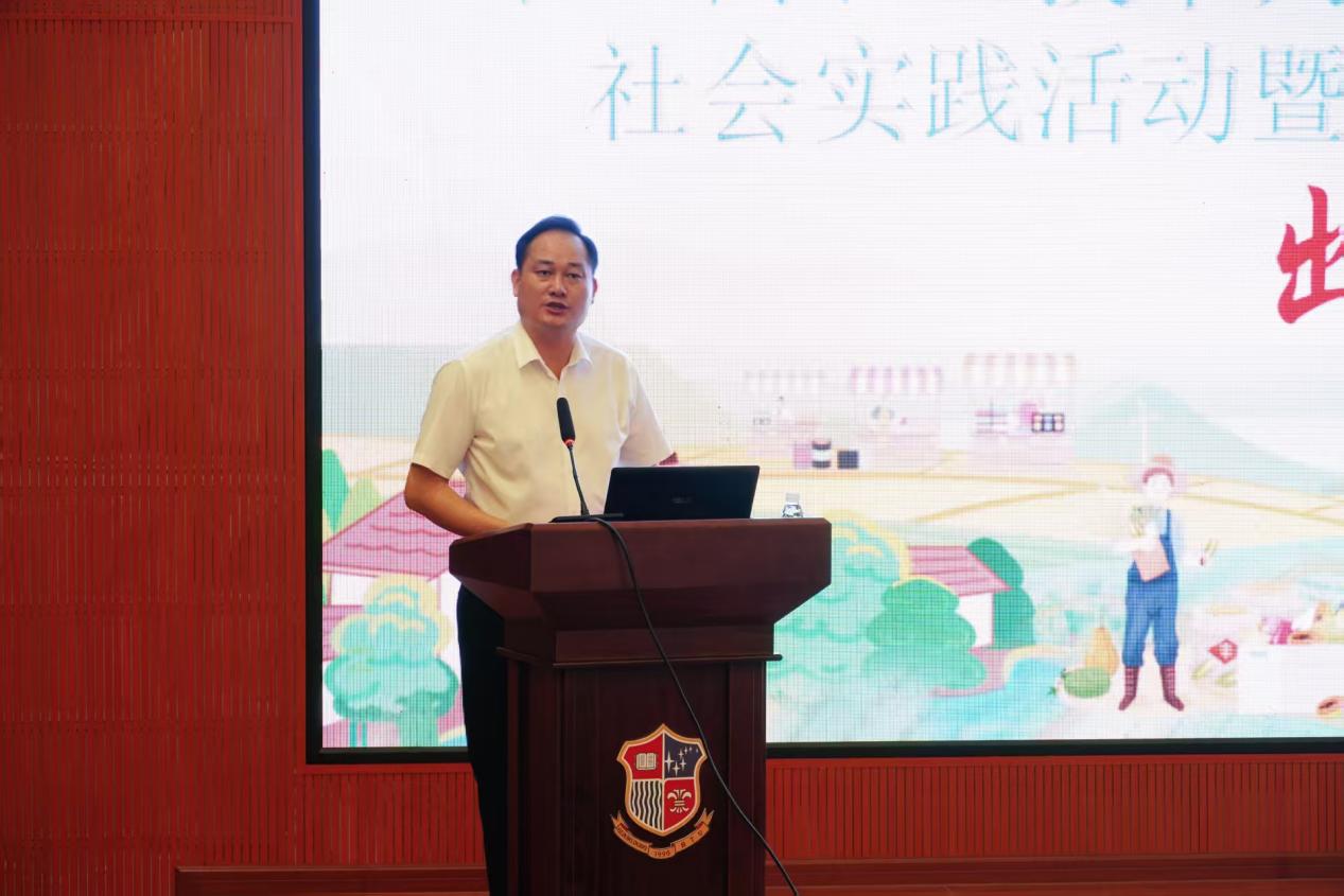图为卢景值总结讲话并宣布出征
