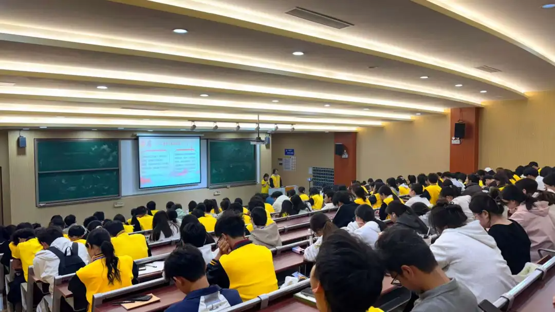 D:\我的文档\Desktop\深学细悟全会精神,挺膺担当时代使命-2025年12月10日\8.png