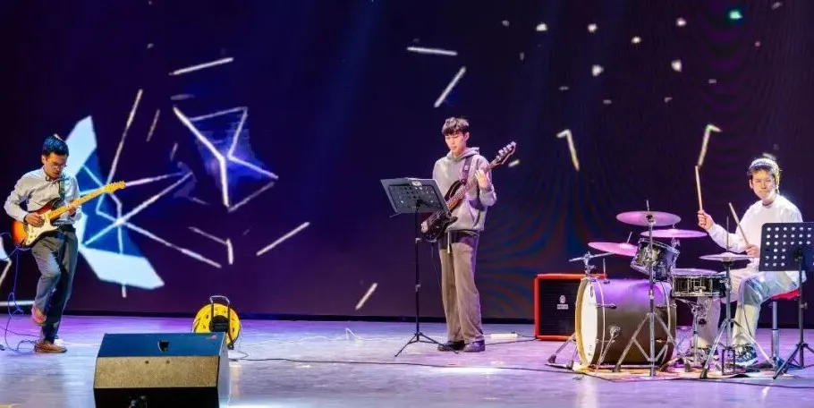 D:\我的文档\Desktop\青春启航,逐梦星河 庆祝建校29周年暨2025级迎新生文艺晚会精彩回顾-2025年1月04日\5.png