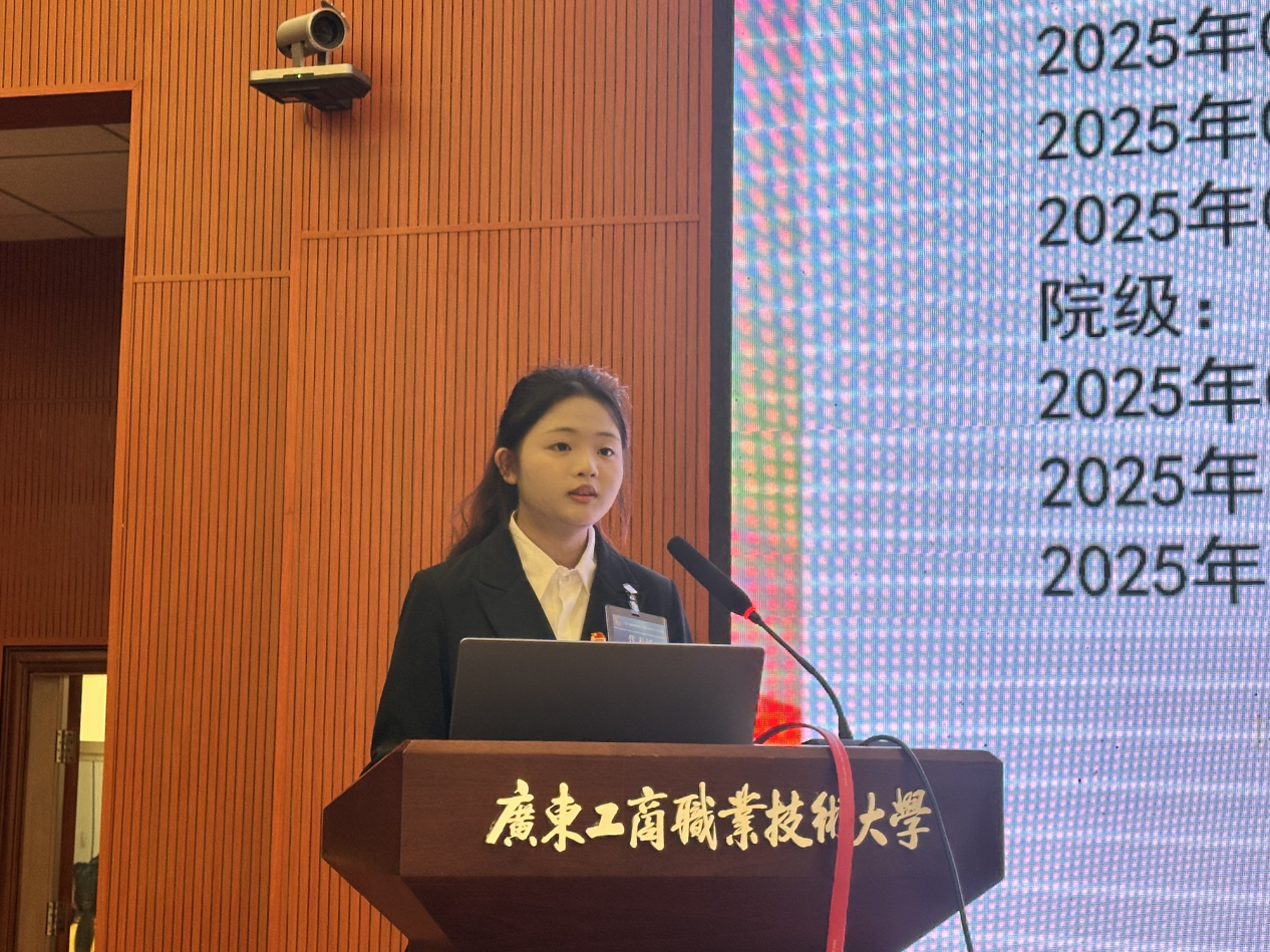 图为主席团候选人竞选演讲1