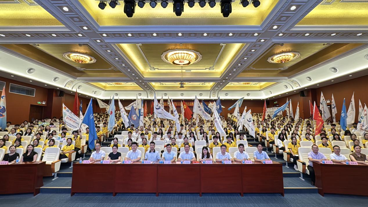 图为星湖校区出征仪式现场